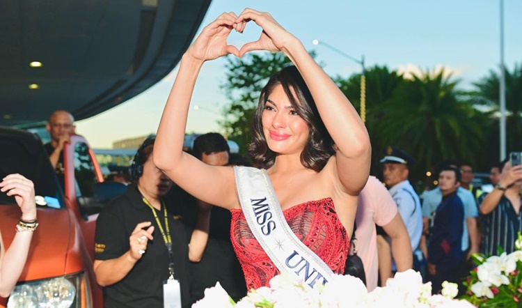 Miss Universe Sheynnis Palacios Sobs At Manila Motorcade Newspapers