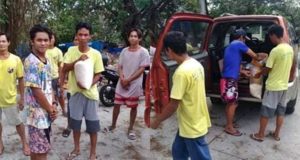 construction workers stranded UP compound