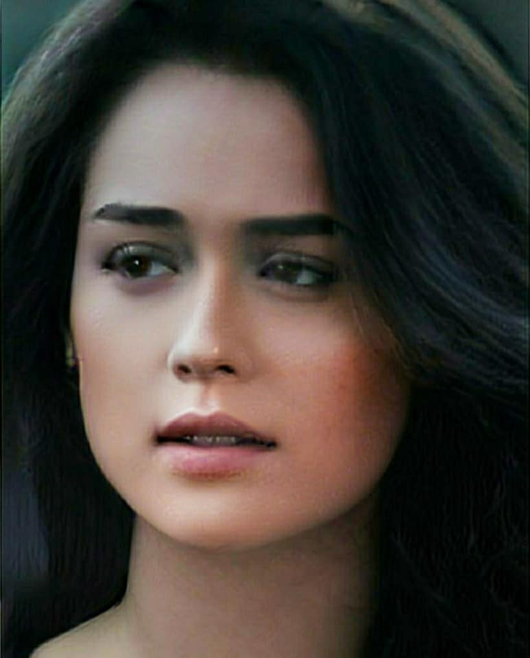 Enrique Gil female version with FaceApp