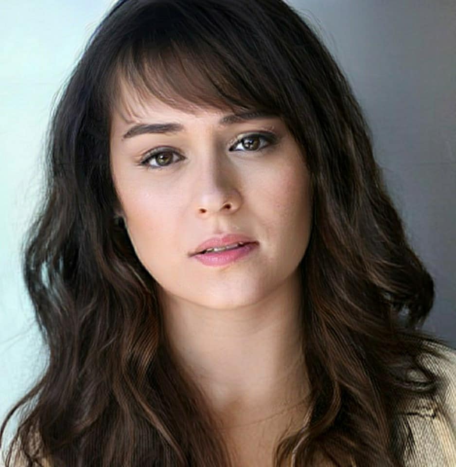 Enrique Gil female version with FaceApp