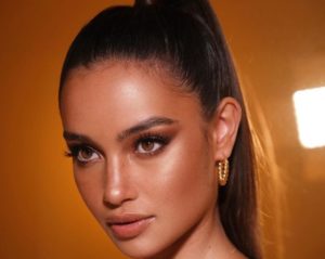Model Kelsey Merritt Flaunts Flaws, Stretch Marks