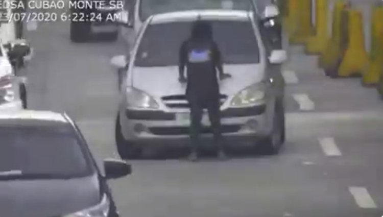 Poor Lady Caught on Camera Blocking Vehicles to Ask Money from Drivers