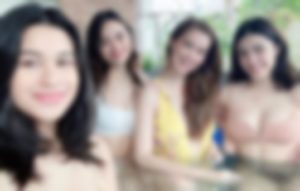 Sunshine Cruz's Photo With Daughters While Swimming Goes Viral