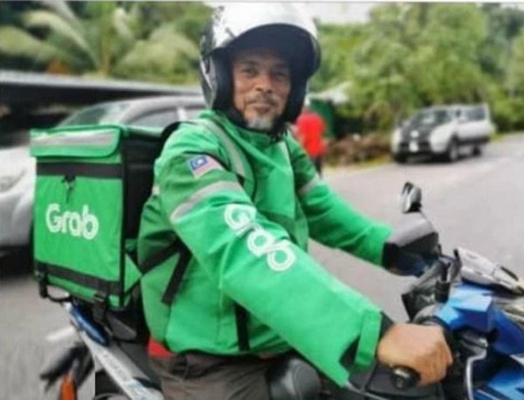 School Headmaster Works as Grab Food Rider for Extra Income