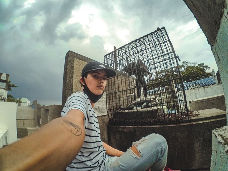 Young Vlogger Reveals Story Behind ‘Devil’ Statue in Tugatog Cemetery