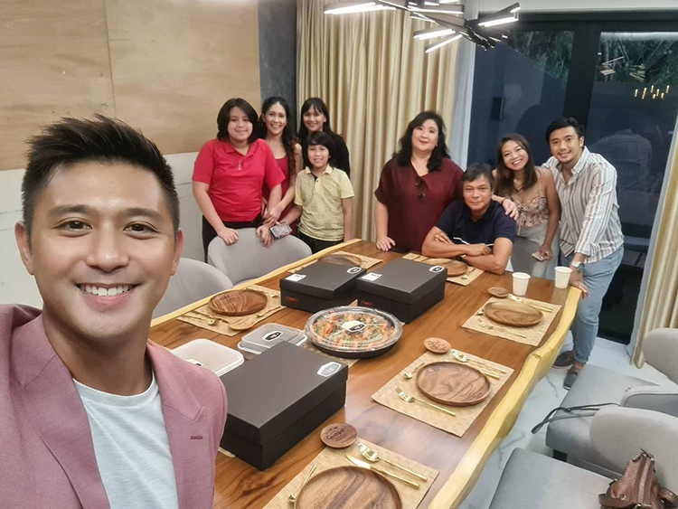 Rocco Nacino selfie