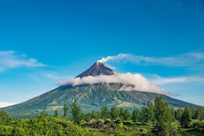 Phivolcs Monitors Kanlaon & Mayon Volcanoes For Showing Abnormalities