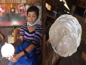 Lady Capiz Shell Vendor