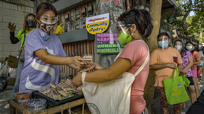 Blind Man from Rizal Donates to Maginhawa Community Pantry