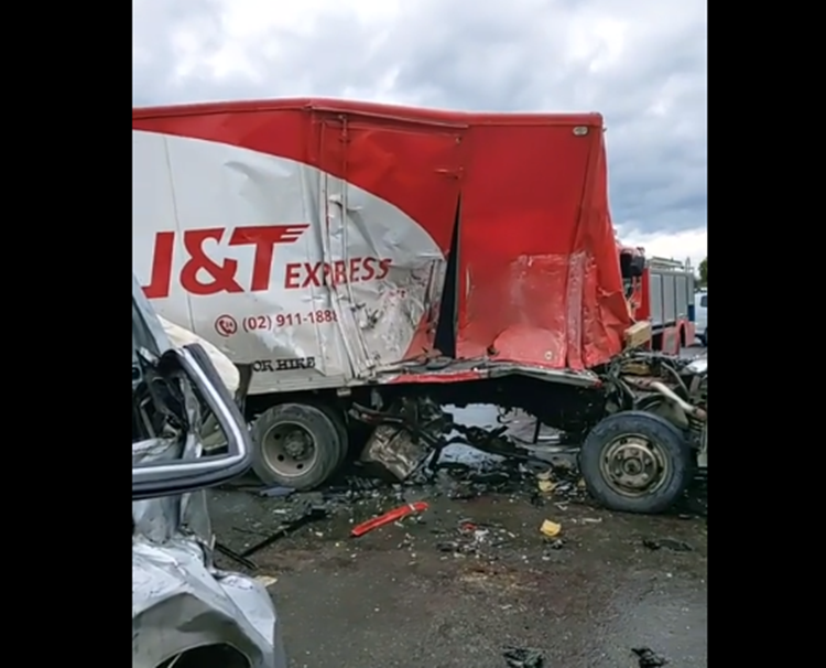 Vehicular Accident Involving J&T Express Van & Closed Van Earns ...