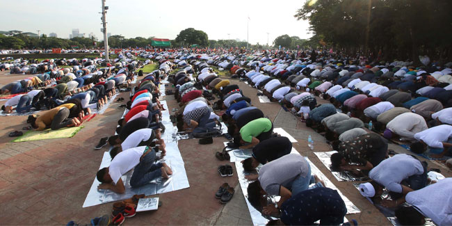 Malacañang will declare May 3 a regular holiday in observance of the Eid‘l Fitr.