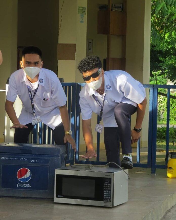 SJASQ Students and Faculty Members Accept “No Bag Challenge”