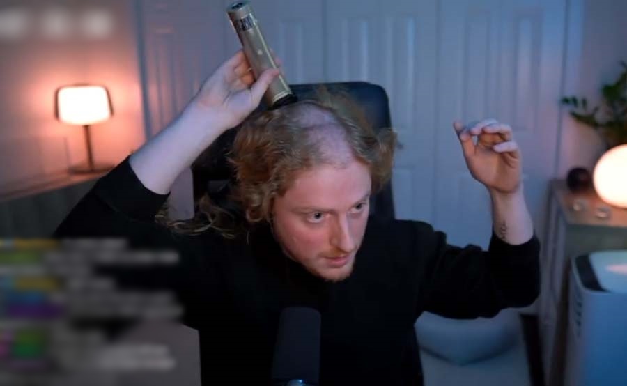 Gamer Noticed an Indent on His Head While Shaving His Hair; Due to ...