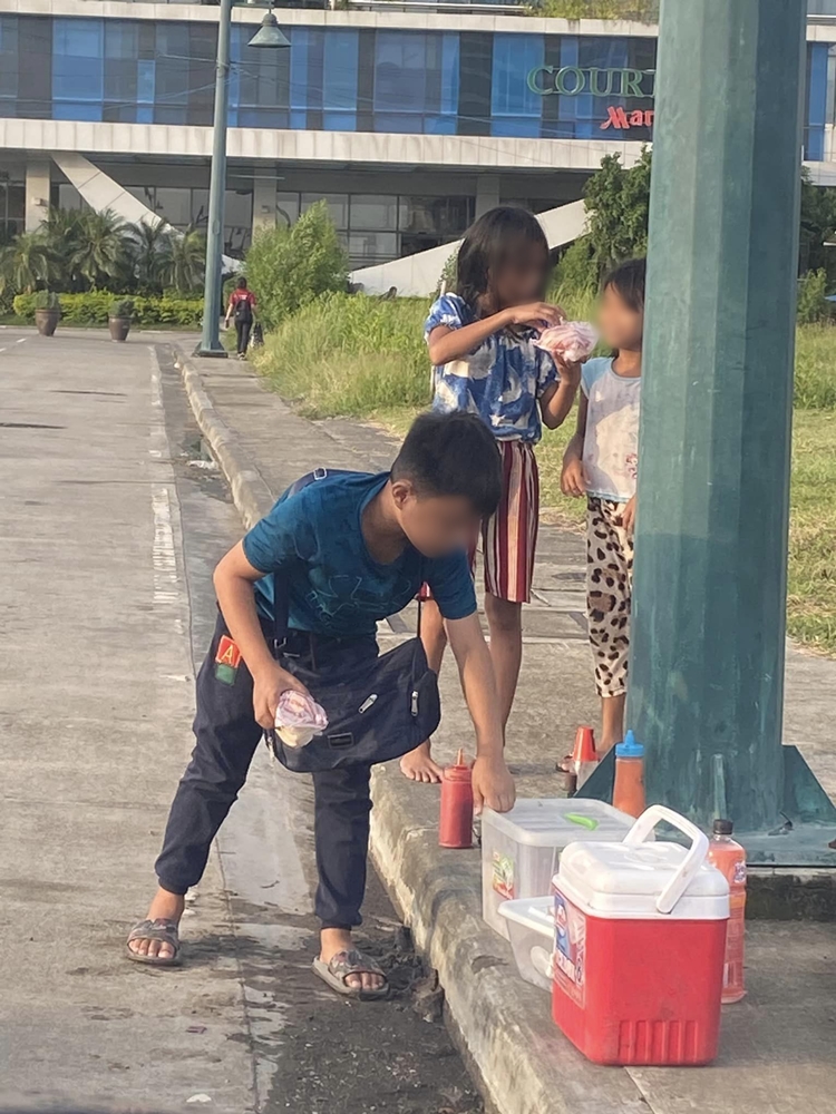 Young Boy in Iloilo Selling Food Captures the Attention of Netizens ...