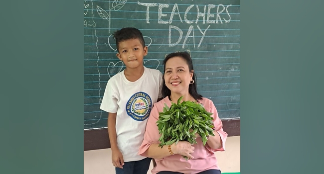 Teacher Flexes Bundle of "Saluyot" as the Sweetest Gift She Received ...