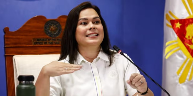 Zuleika Lopez Cries & Hugs Sara Duterte As PNP Serves The Transfer ...