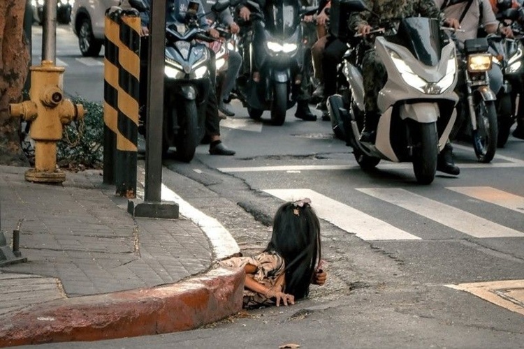 Makati woman in sewer