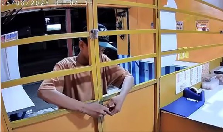 Padlocked Store
